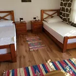 Local Living Edi 4*
