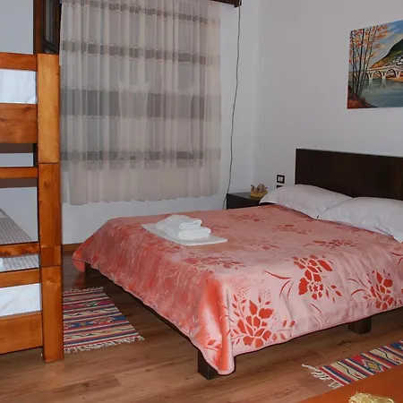 Local Living Edi Penzion Berat