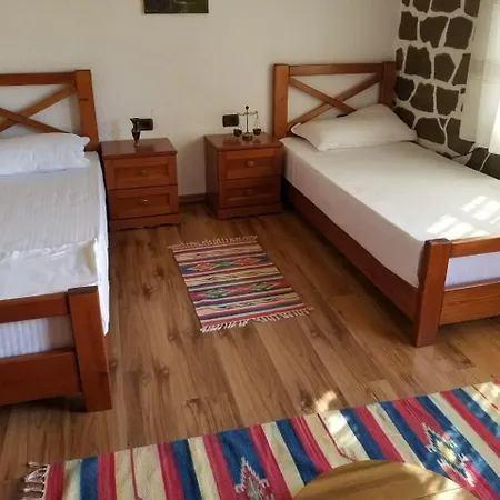 Local Living Edi 4*
