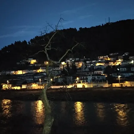 Local Living Edi Penzion Berat