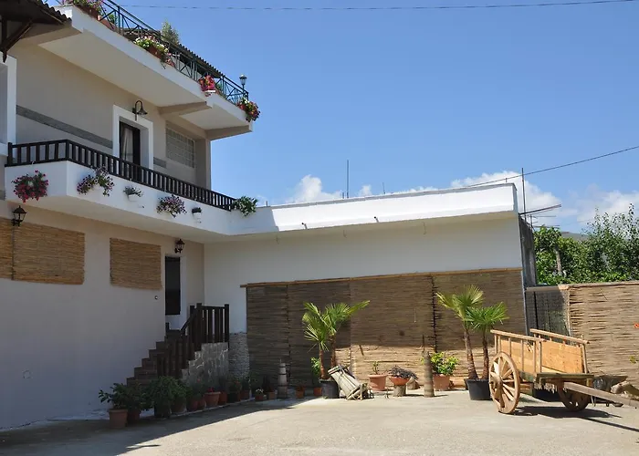 ゲストハウス Local Living Edi ベラト