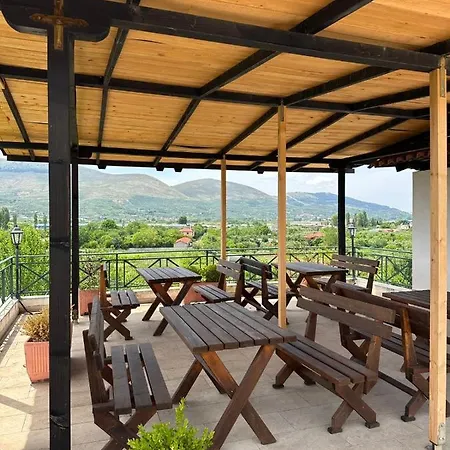 Local Living Edi 게스트하우스 베라트