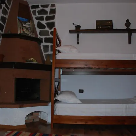 Local Living Edi * Μπεράτ