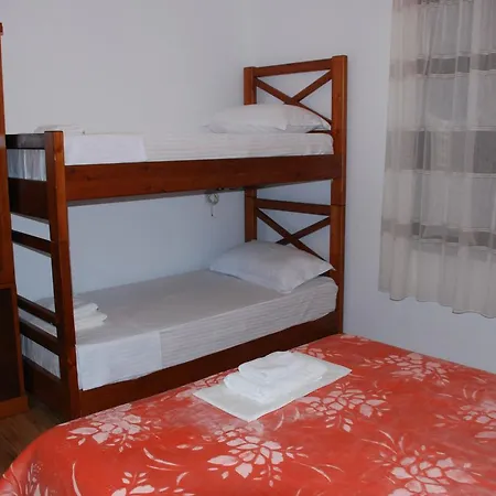 Πανσιόν Local Living Edi Μπεράτ