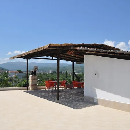 Πανσιόν Local Living Edi Μπεράτ
