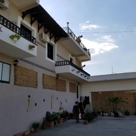 Πανσιόν Local Living Edi *