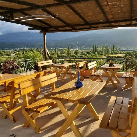 Local Living Edi * Μπεράτ