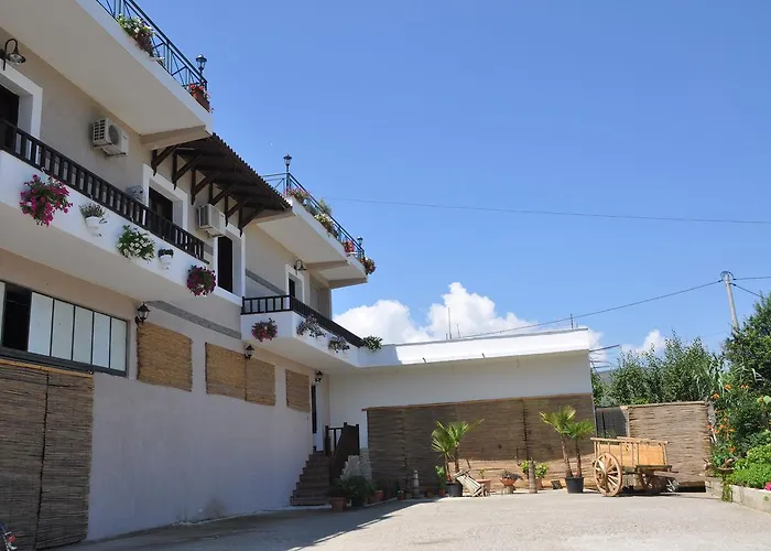 Гостевой дом Local Living Edi Берат